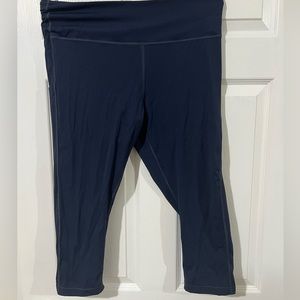 Athleta cropped yoga pants in Navy
